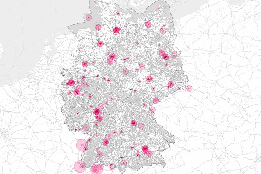 Karte Deutschlands mit Anlagenschutzbereichen, dargestellt durch unterschiedlich große rote Kreise, basierend auf Daten der Bundesländer.