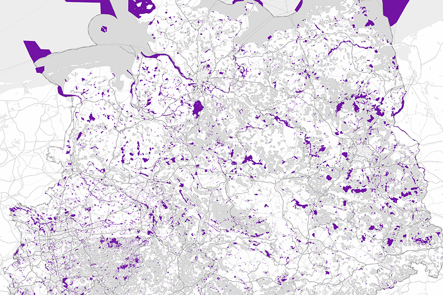 Karte von Deutschland mit farblich markierten Naturschutzgebieten, die geschützte Landschaften und ökologische Zonen hervorheben